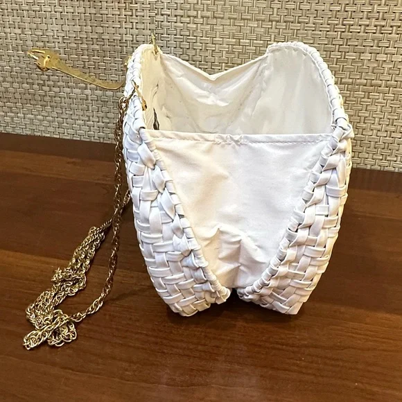 🌟HP🌟VTG 1970s Elegant Danieli White Woven Vinyl Wicker Bag Gold Accents Handbag - Picture 5 of 16